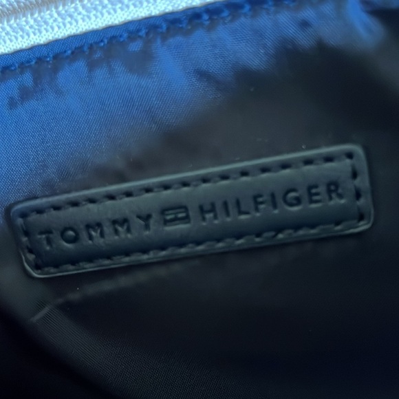 Tommy Hilfiger wristlet purse. NWT - Picture 6 of 8